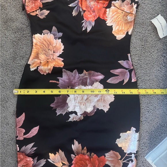 Flowered bodycon dress - Picture 12 of 12